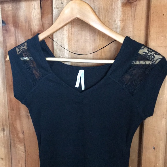 Black top - Picture 3 of 4